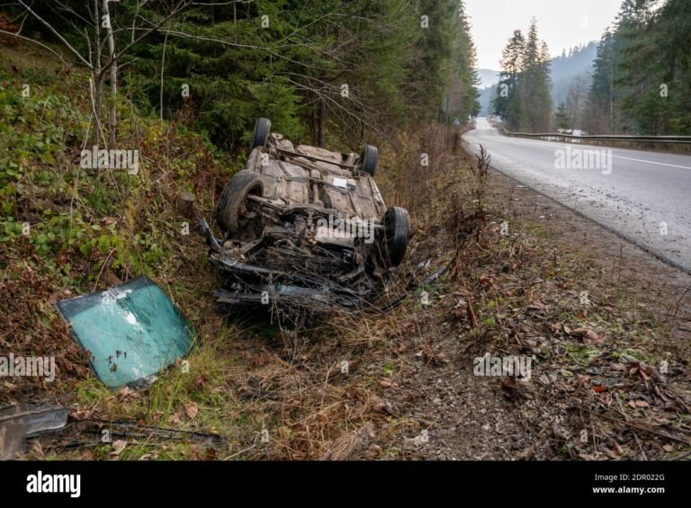 accidente automovilistico en carretera montanosa