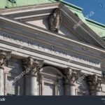 banco-nacion-fachada-con-billetes-argentinos