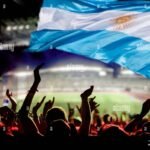 Qué resultado le conviene a Argentina para avanzar en el torneo bandera-argentina-celebrando-triunfo-deportivo