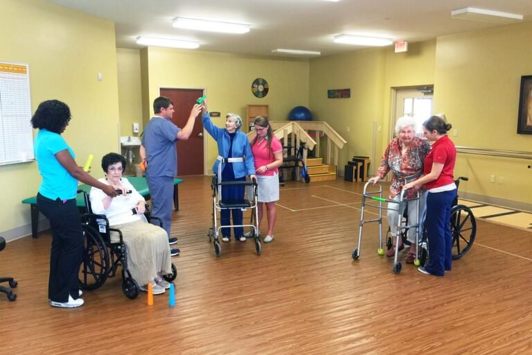 Qué Servicios Ofrece Red Santa Fe y Cómo Acceder a Ellos 21 centro de atencion comunitaria con personas ayudando