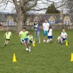 clase-de-educacion-fisica-al-aire-libre