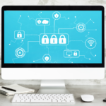 computadora-con-pantalla-de-sistema-universitario