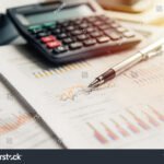 documentos-financieros-con-calculadora-y-boligrafo
