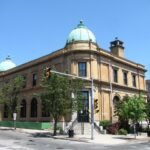 Qué es la Caja Nacional de Ahorro Postal y cómo funciona edificio-historico-de-oficina-postal-antigua