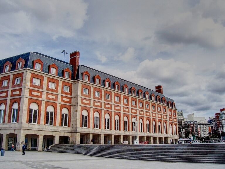 Cuáles son las carreras y requisitos de la Facultad de Derecho de Mar del Plata