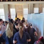 Cómo realizar la inscripción para el programa Más Cultura Joven jovenes-inscribiendose-en-programa-cultural-alegremente