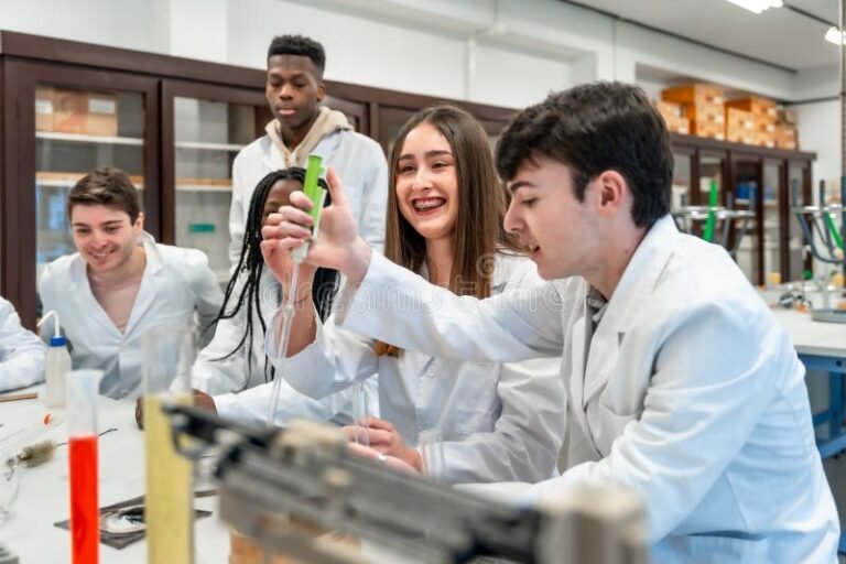 Dónde estudiar Química en el Cubo de Mar del Plata con buena orientación