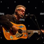 Qué actividades ofreció León Gieco en el Centro Cultural Kirchner leon-gieco-cantando-en-concierto-cultural