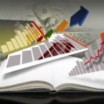 libro-abierto-con-billetes-y-graficos-financieros
