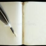 libro-abierto-con-paginas-antiguas-y-pluma