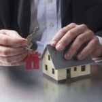 Qué estudiar para abrir y gestionar una inmobiliaria con éxito llaves-y-casa-en-manos-profesionales