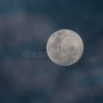 Cuándo Va A Ser La Próxima Luna Llena En Argentina luna-llena-brillante-sobre-paisaje-argentino-nocturno