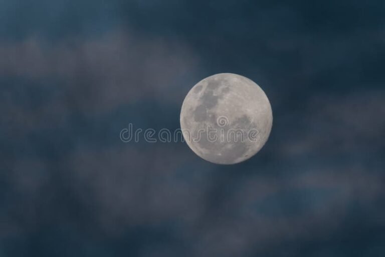 Cuándo Va A Ser La Próxima Luna Llena En Argentina 15 luna llena brillante sobre paisaje argentino nocturno