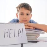 Es posible hacer escuela en casa en Córdoba y cómo empezar nino-aprendiendo-en-casa-con-libros-abiertos