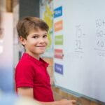 Cómo Resolver Sumas y Restas Sin Dificultad Fácilmente nino-resolviendo-operaciones-matematicas-basicas