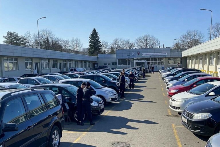 Cómo Hacer el Registro del Automotor en San Lorenzo Fácilmente 16 oficina de registro automotor con autos fila