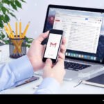 Cómo Configurar el Mensaje de Fuera de Oficina en Gmail Paso a Paso persona-usando-laptop-con-pantalla-de-gmail-abierta