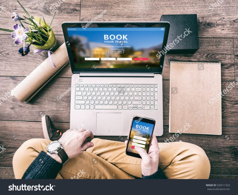 Cómo Solicitar Turnos en Cerini Barrio Norte Fácil y Rápido 42 persona usando smartphone para reservar turno