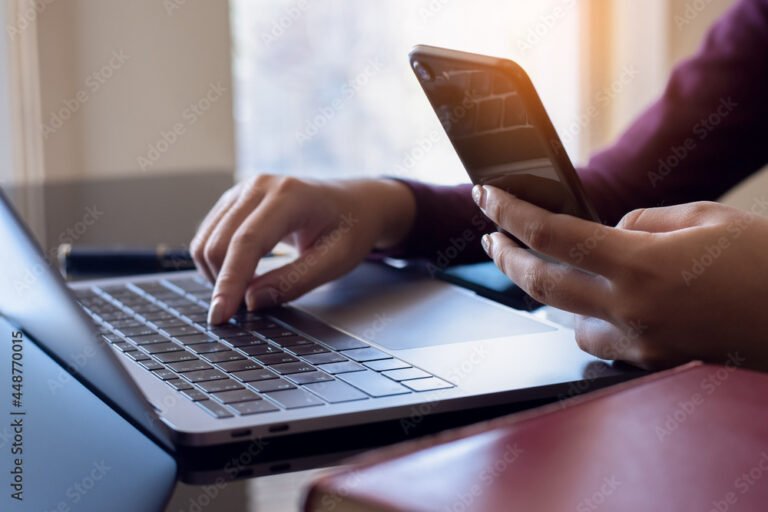 Cómo puedo contactar con el servicio técnico de Conectar Igualdad 33 persona utilizando telefono y computadora moderna