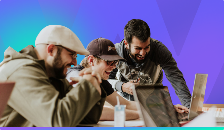 Cuáles Son Las Claves Del Diseño Y Programación Web Efectiva 2 personas trabajando en diseno web colaborativo