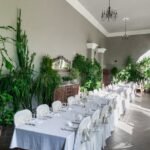 Cuál es la Mejor Planta para Centro de Mesa en Casa y Eventos planta-verde-decorativa-en-mesa-elegante