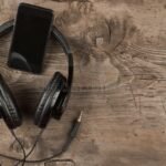 Cómo Contactar al Fideicomiso Financiero Privado Frankel por Teléfono telefono-antiguo-con-auriculares-sobre-mesa-madera