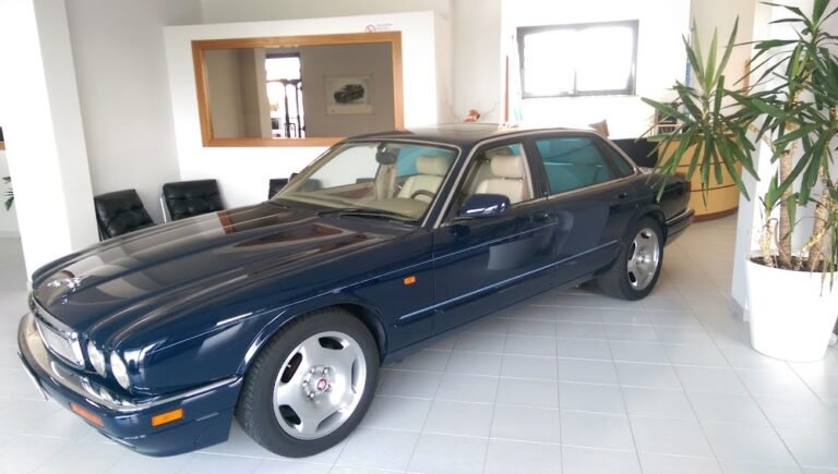 tienda de autos de lujo en villa martelli