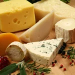 variedad-de-quesos-artesanales-argentinos-coloridos